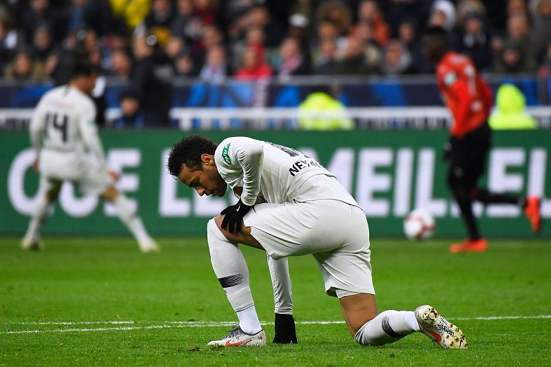 爱游戏网站入口-包含加时末段法国杯传出新动向，皇家马德里更衣室发声，管理层表态——球迷炸锅，更衣室氛围转暖的词条