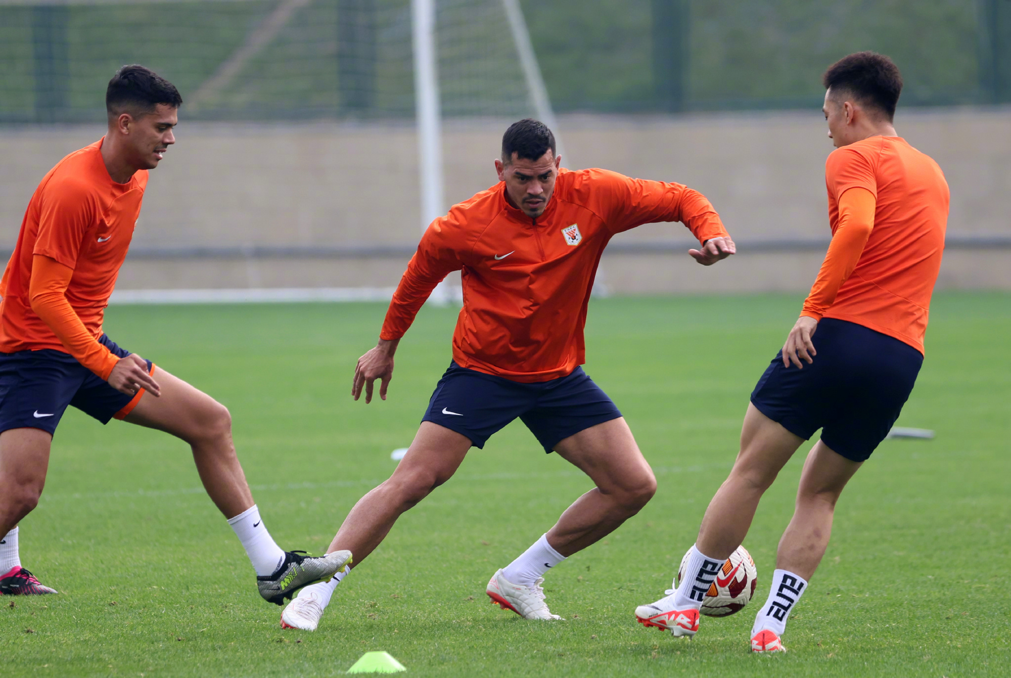 爱游戏网站入口-关于里尔迎欧冠关键赛，赛前远射贴柱，悬念犹存，阵容厚度经受考验的信息